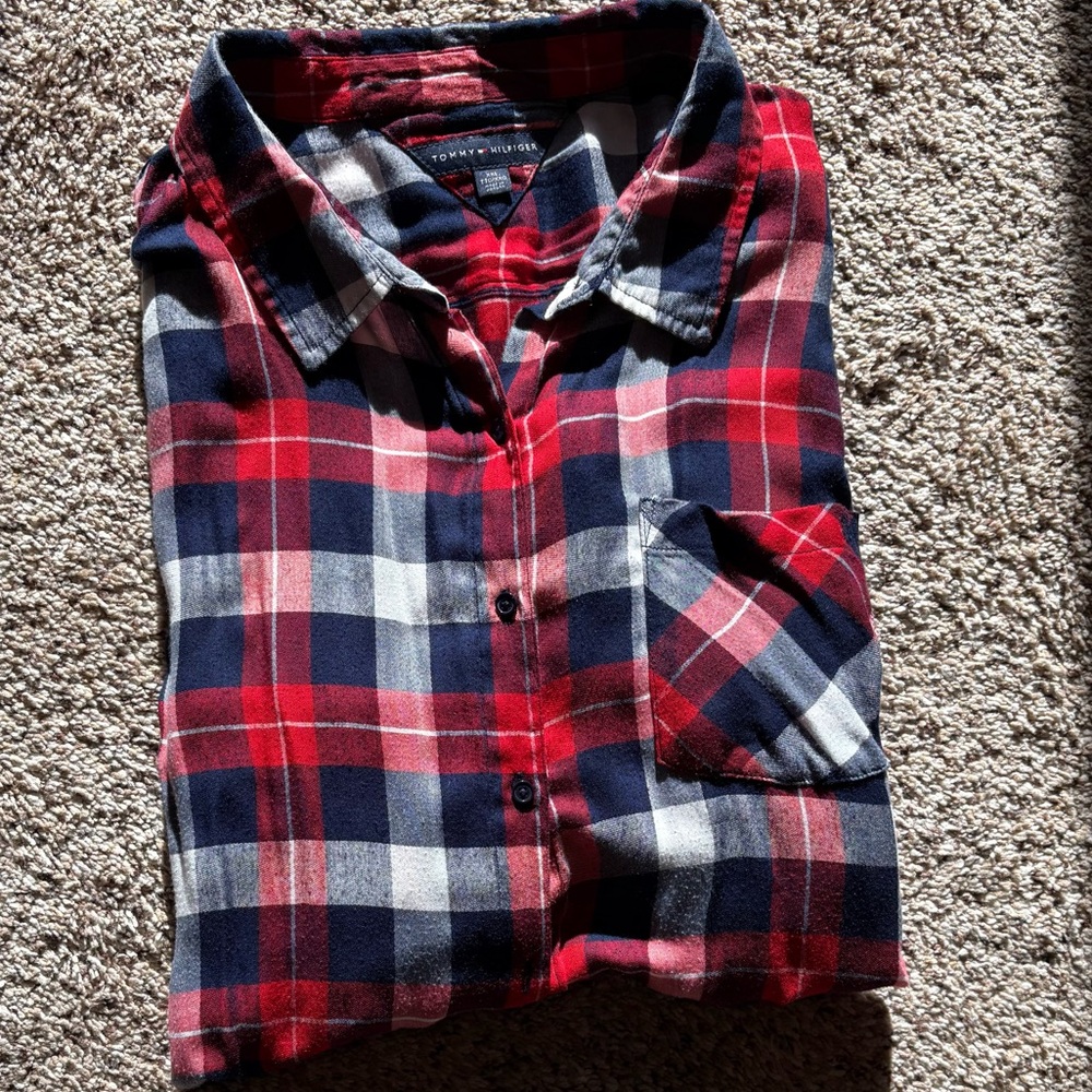 Tommy Hilfiger
Women's Plaid Roll-Tab Button-Down Shirt XXL - Picture 2 of 4